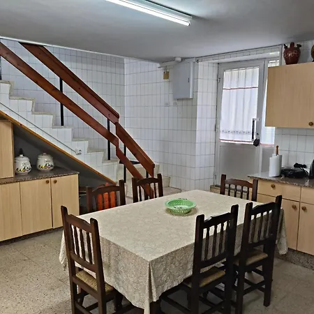 Con Amplio Terreno Privado