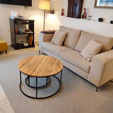 Con Amplio Terreno Privado