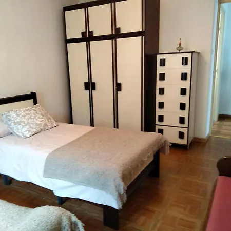 Con Amplio Terreno Privado